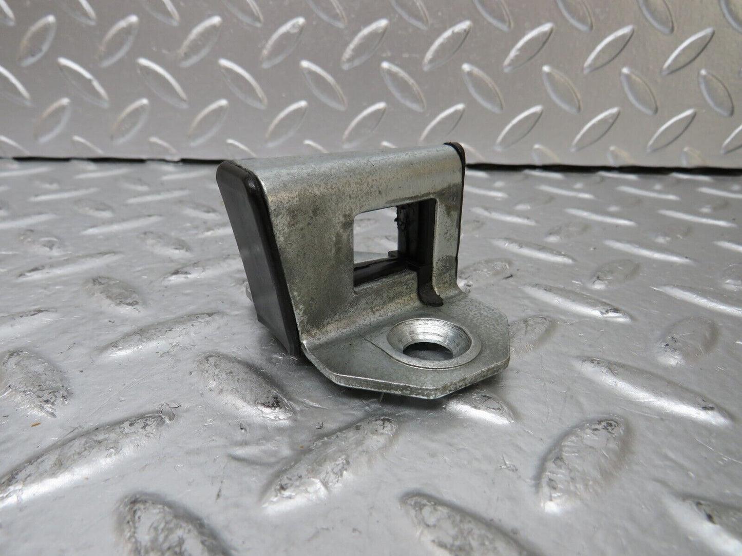 25845 Mercedes-Benz W124 280E Door Lock Latch