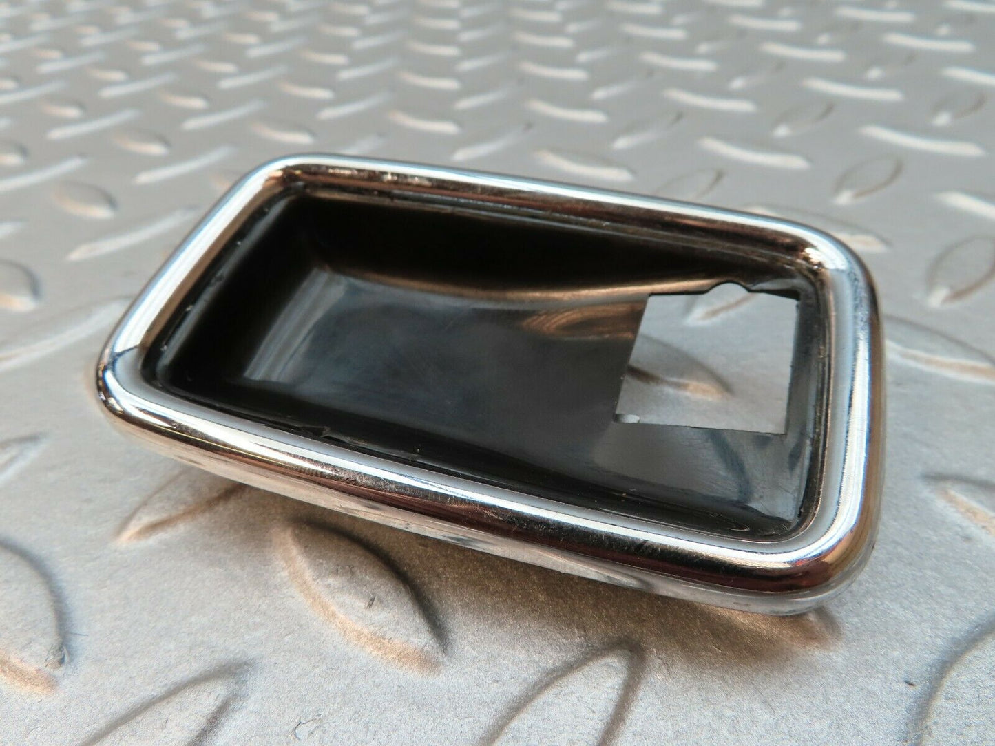3818 Mercedes-Benz S123 200T Wagon Chrome Frame For Door Handle 1087660511