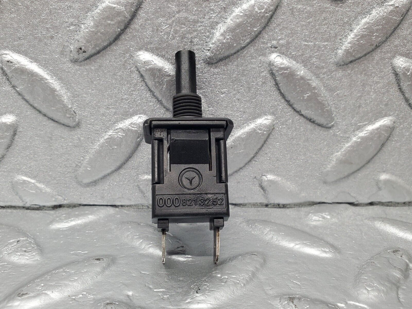 46553 Mercedes-Benz C123 280CE Coupe Door Contact Switch 0008213152