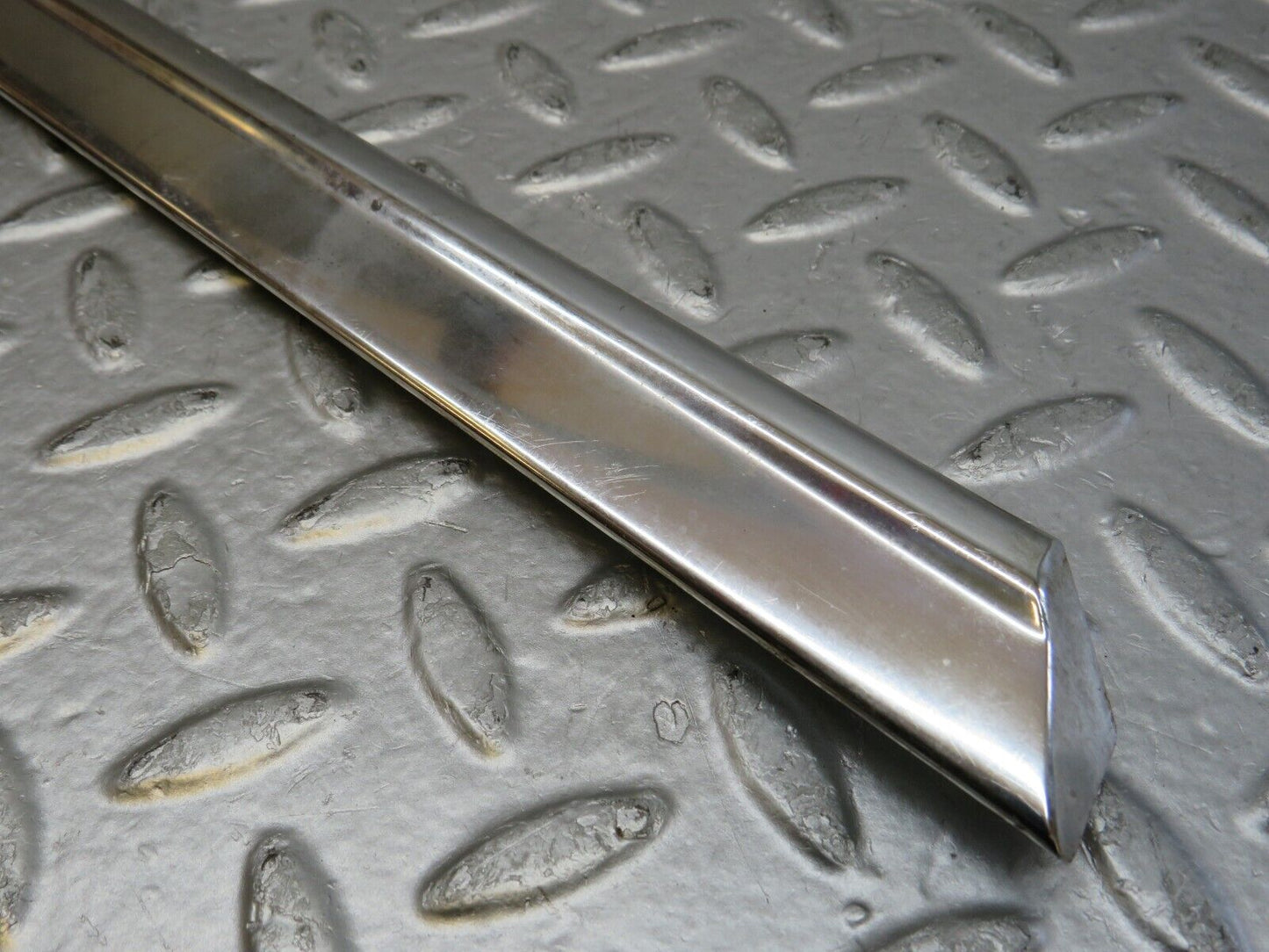 35374 Mercedes-Benz R107 280SL Right Door Chrome Trim