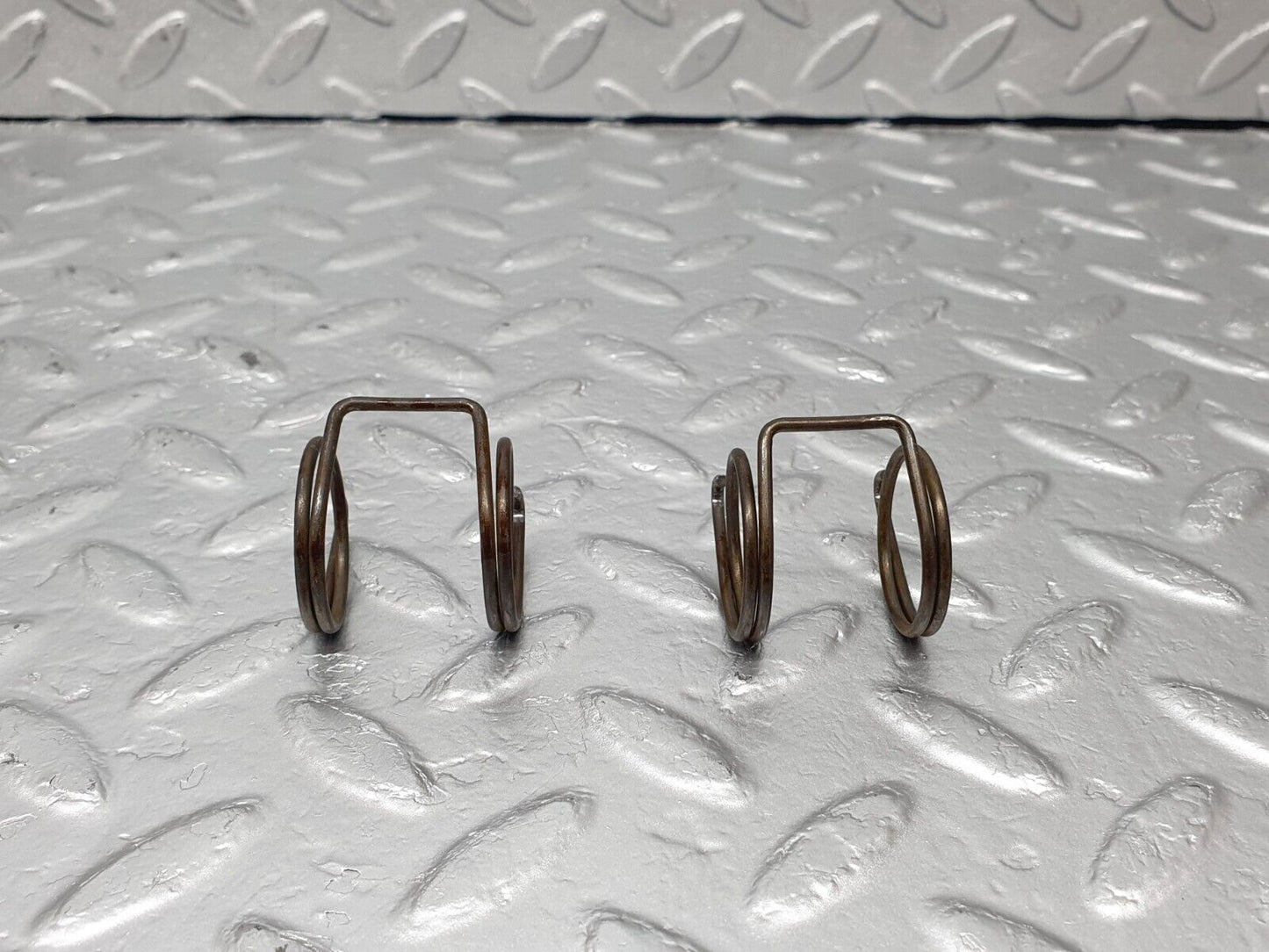 43361 Mercedes-Benz W108 280SE Valve Rocker Arm With Retaining Spring