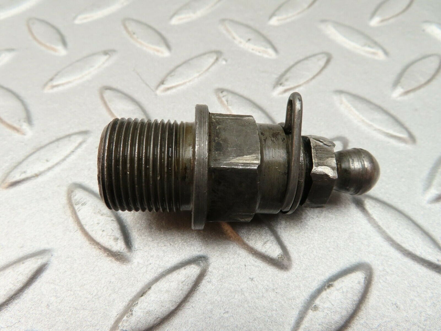 3541 Mercedes-Benz W108 280SE Ball Studs For Rocker Arm Mounting (Timing)