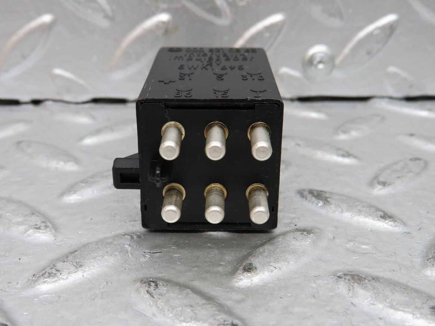 28316 Mercedes-Benz S123 240D Wagon Intermittent Wiper Relay 0008210863