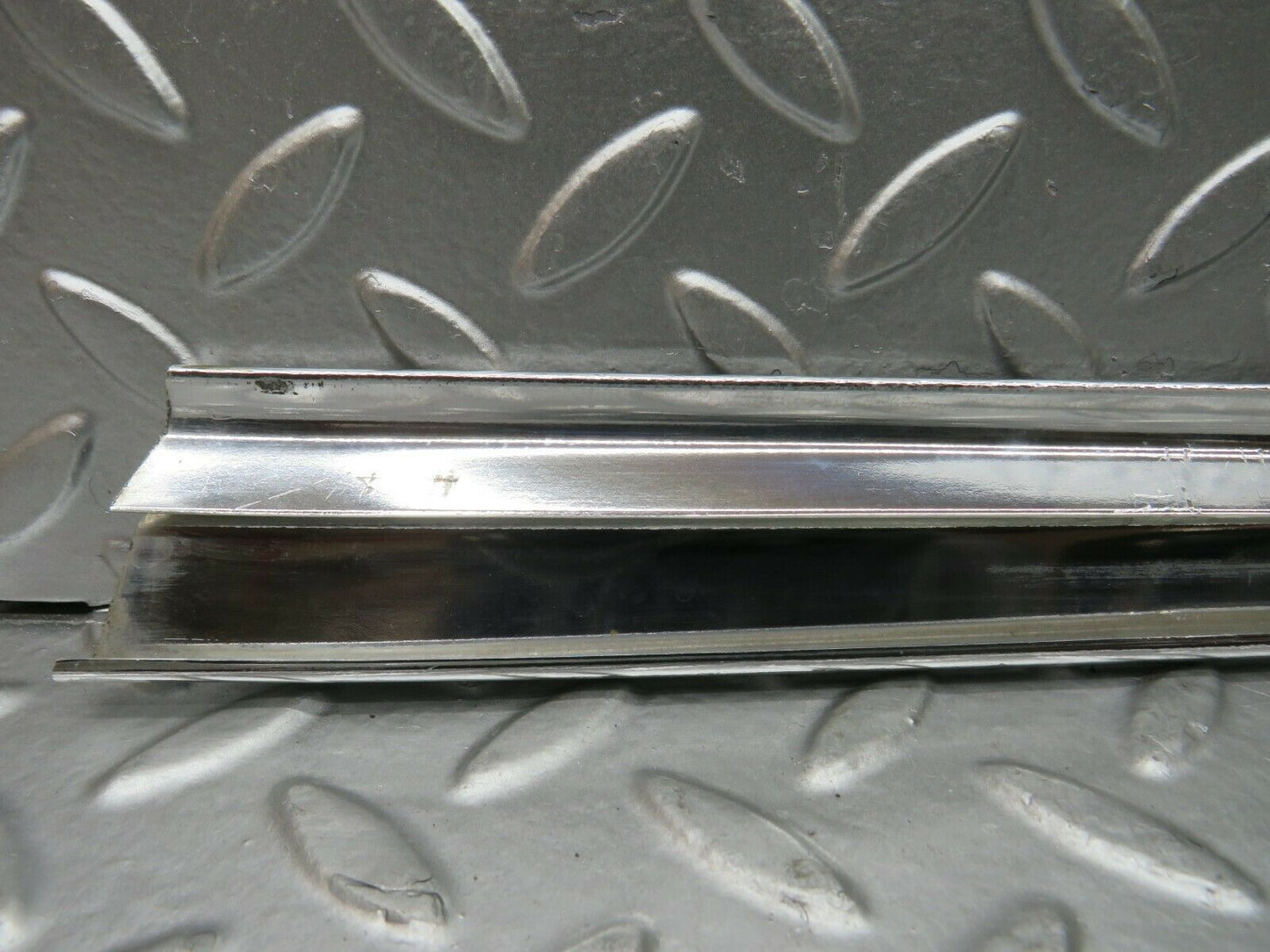 22740 Mercedes-Benz C107 450SLC Coupe Rear Left Window Chrome Trim