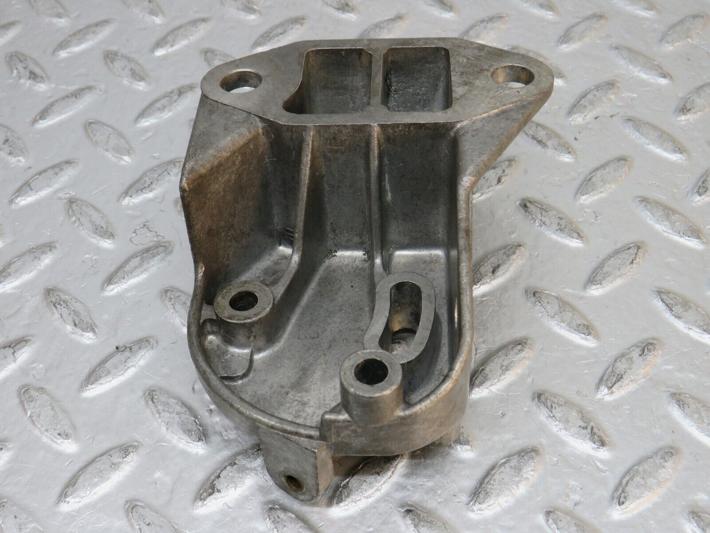 0332 Mercedes-Benz W120 180D Ponton Adjuster Block Support 1812000539