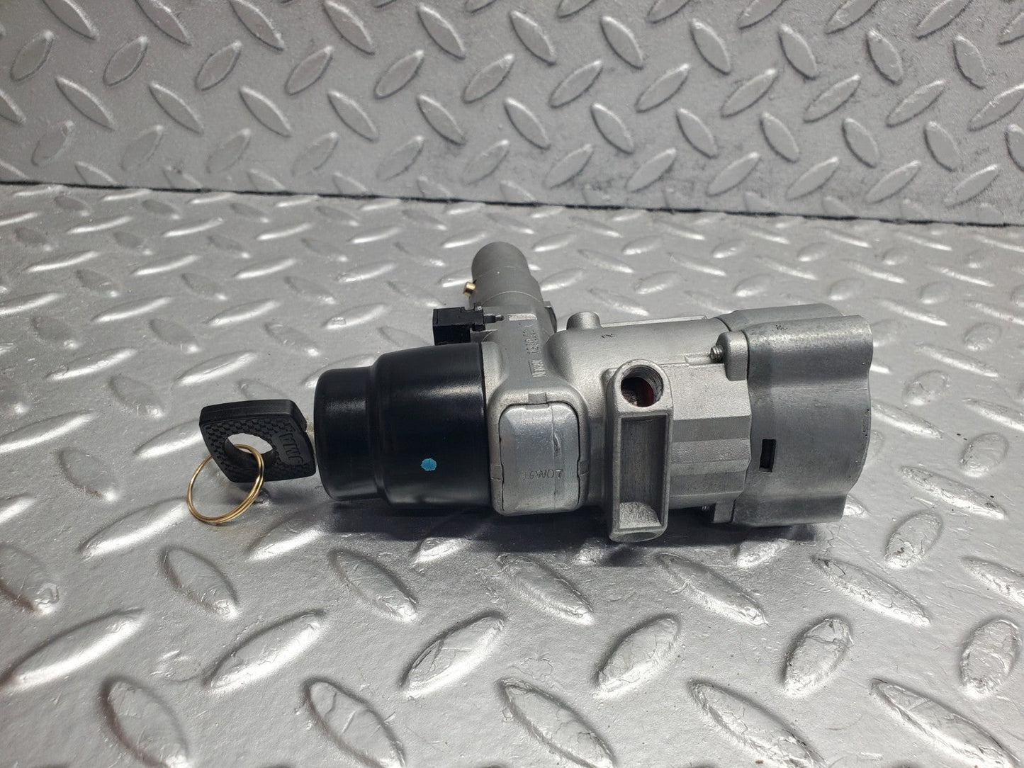 W124 Wagon steering lock ignition switch with key used OEM