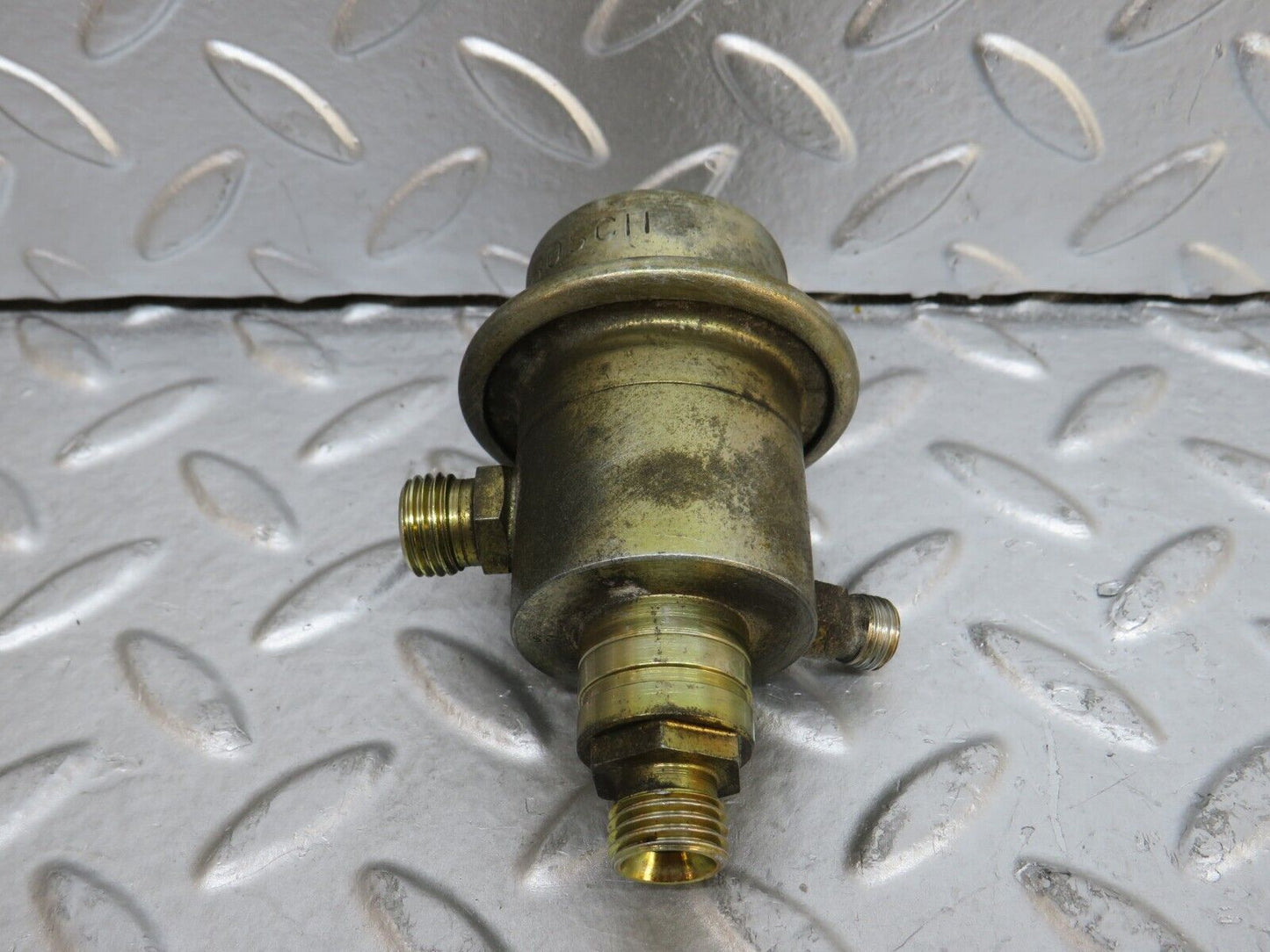 29450 Mercedes-Benz W124 230E Bosch Fuel Pressure Regulator 0438161001