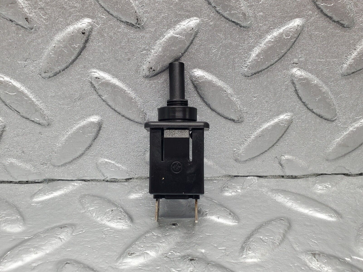 46552 Mercedes-Benz C123 280CE Coupe Door Contact Switch 0008213152