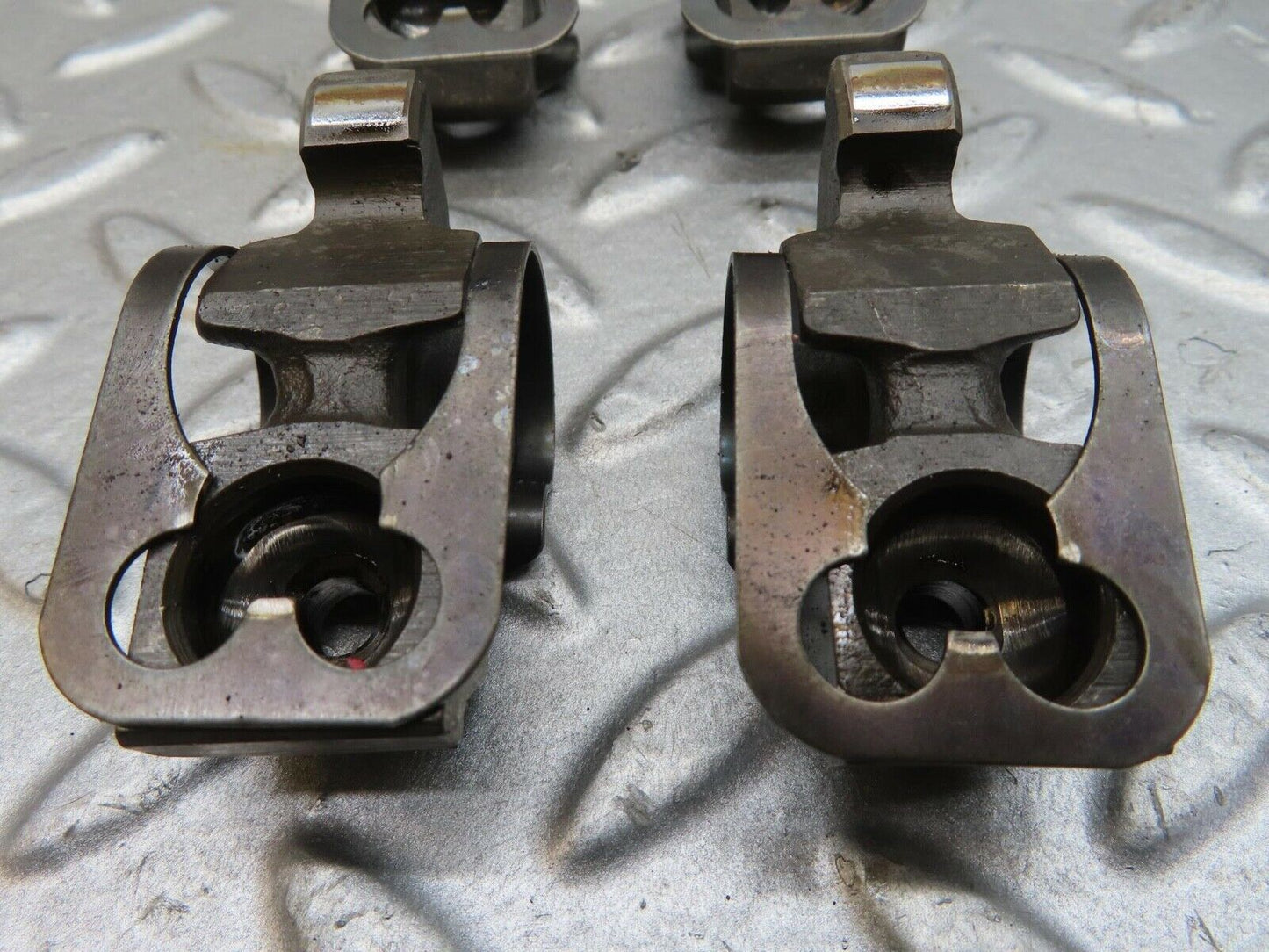 13792 Mercedes-Benz R107 450SL Valve Rocker Arm Set With Retaining Spring