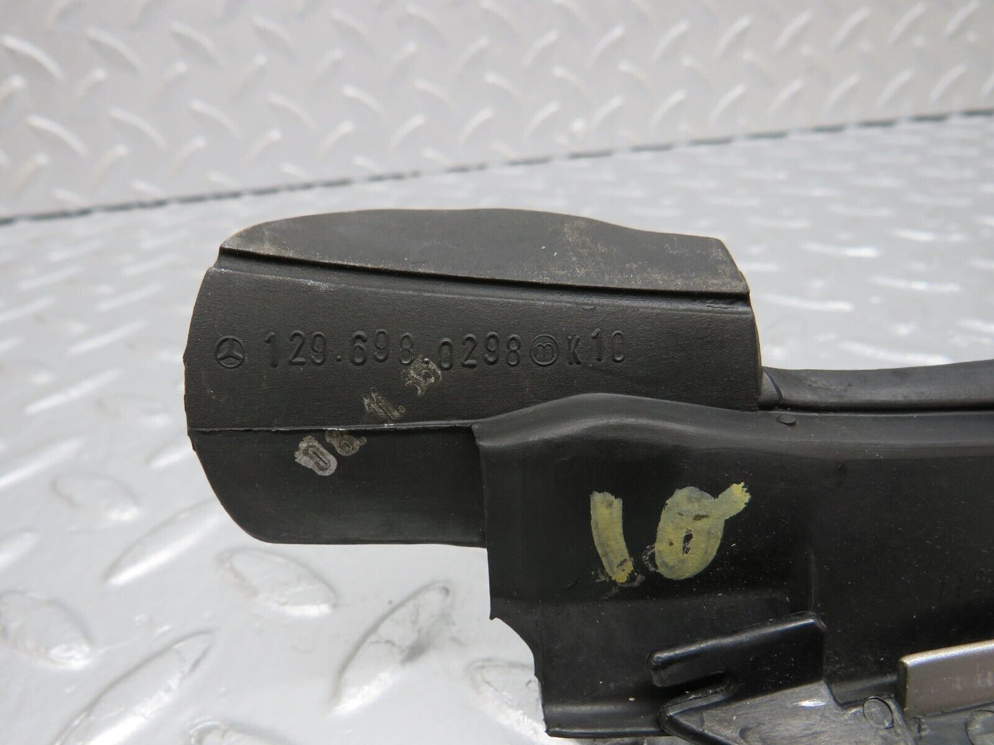 39354 Mercedes-Benz R129 320SL Coupe A Pillar Exterior Cover Trim Right 1296980218 1296980298