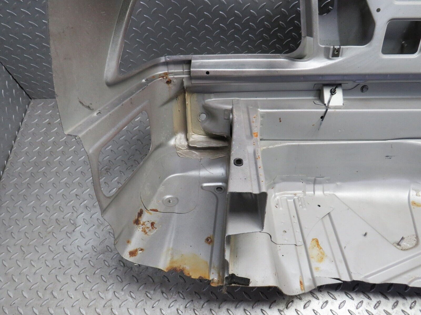 39561 Mercedes-Benz R129 320SL Coupe Complete Rear Panel