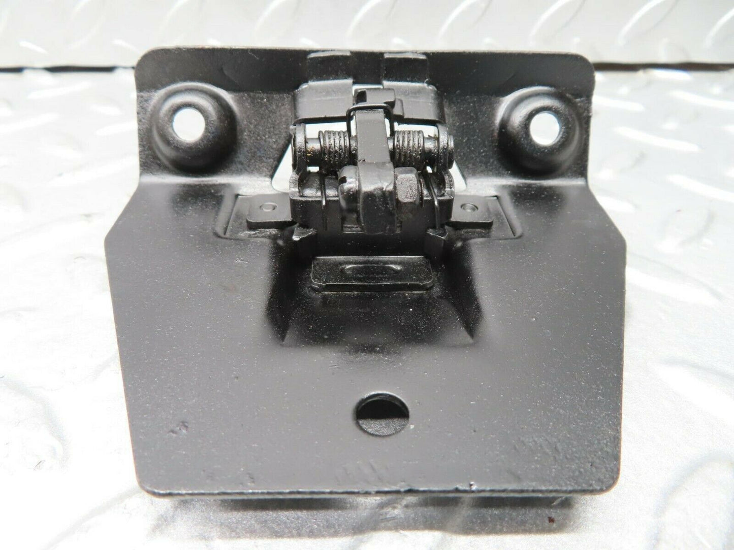 16701 Mercedes-Benz C107 380SLC Trunk Boot Lock Latch 1137500285