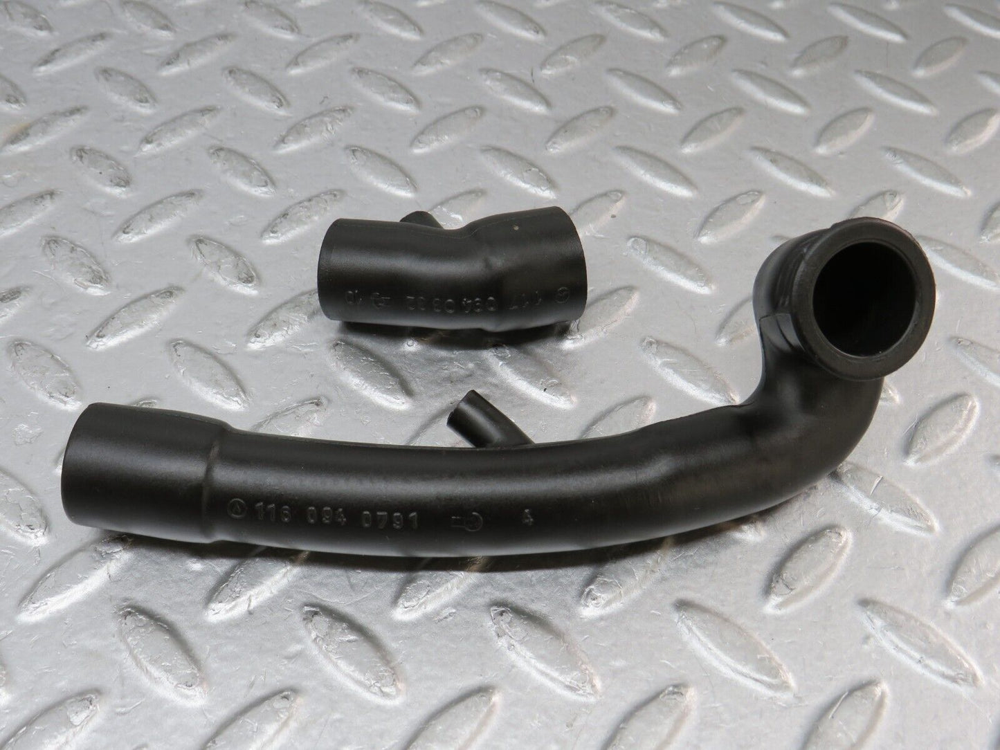 36281 Mercedes-Benz W126 420SE Crankcase Breather Hose Pipe 2x 1160940791 1170940882