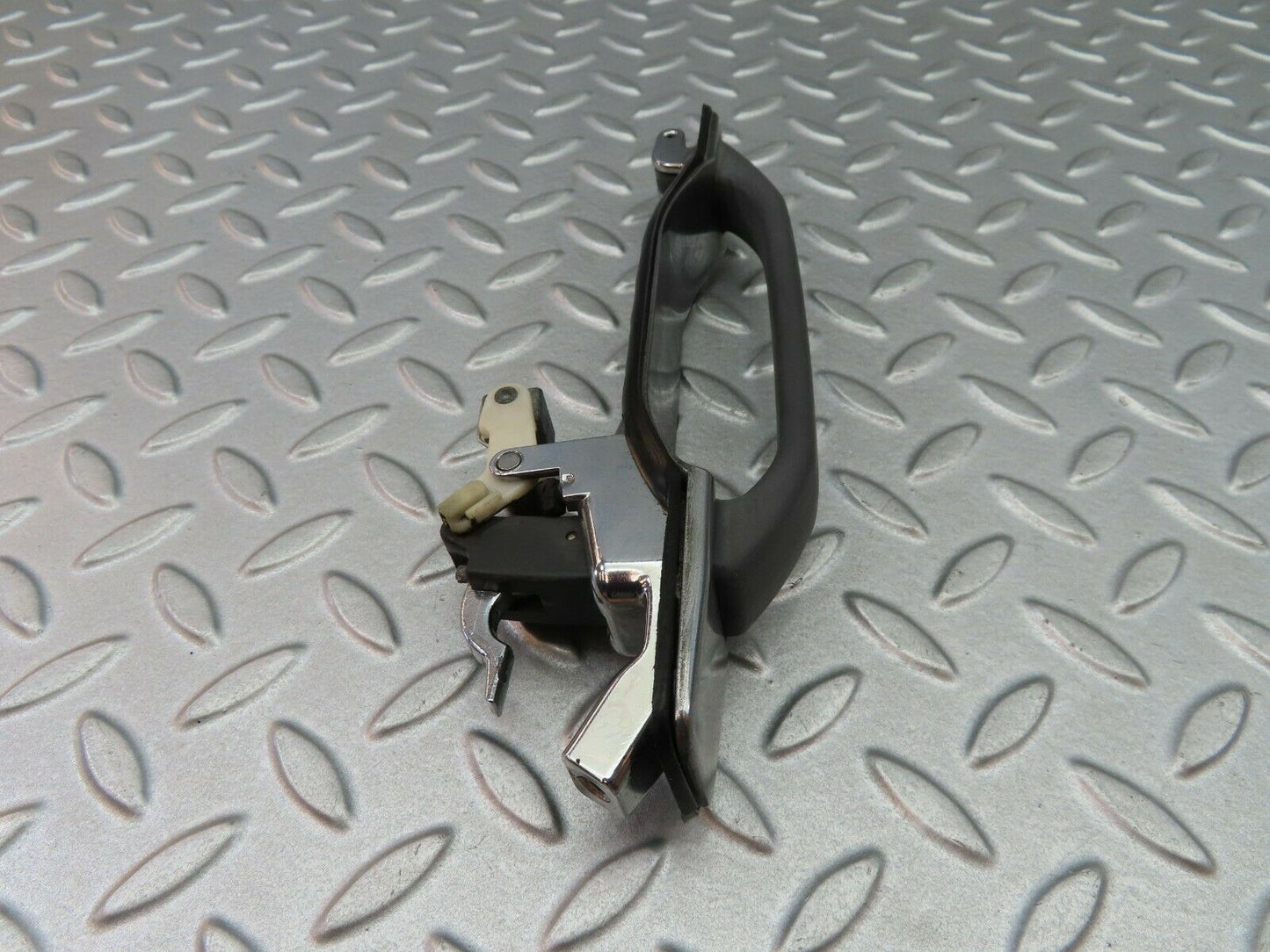 6075 Mercedes-Benz W126 380SE Exterior Door Handle Rear Left 1267600059