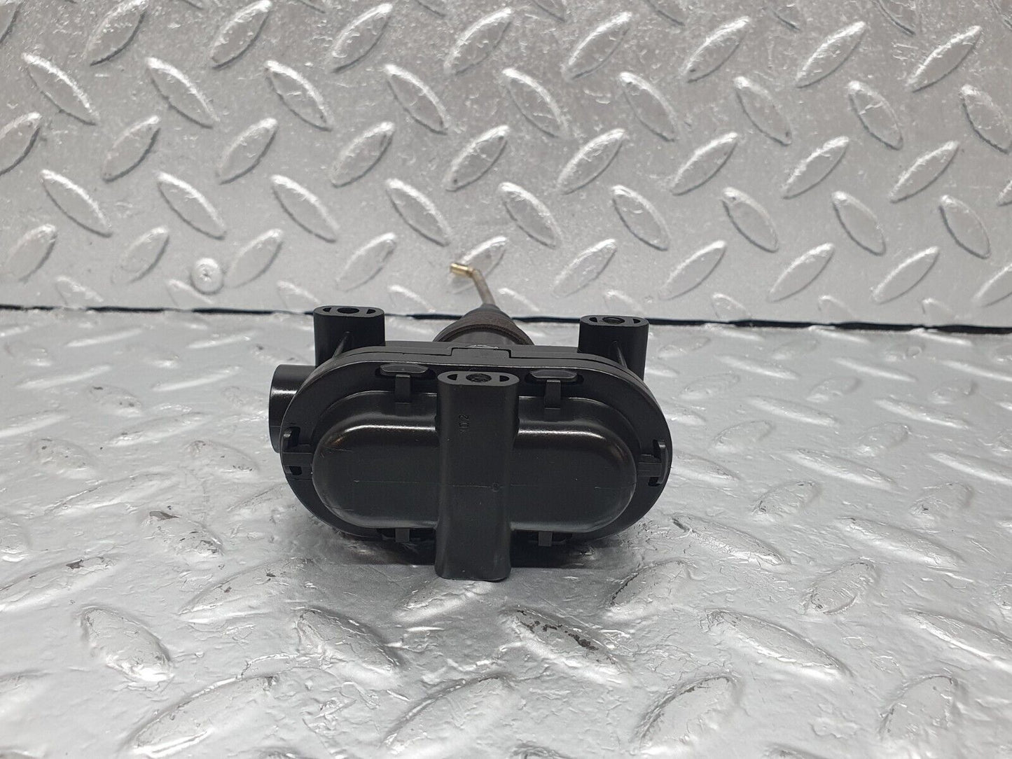 43646 Mercedes-Benz C126 380SEC Coupe Right Door Lock Vacuum Actuator