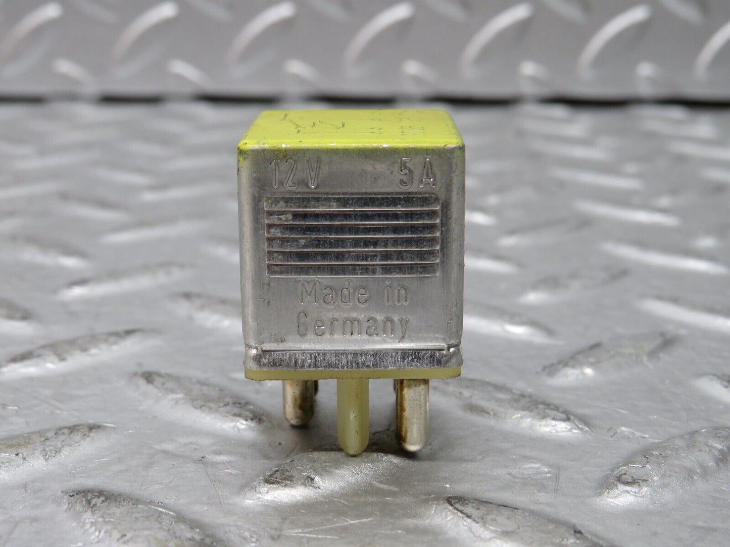 27199 Mercedes-Benz W123 280E Fuel Cut Off Relay 0015426119