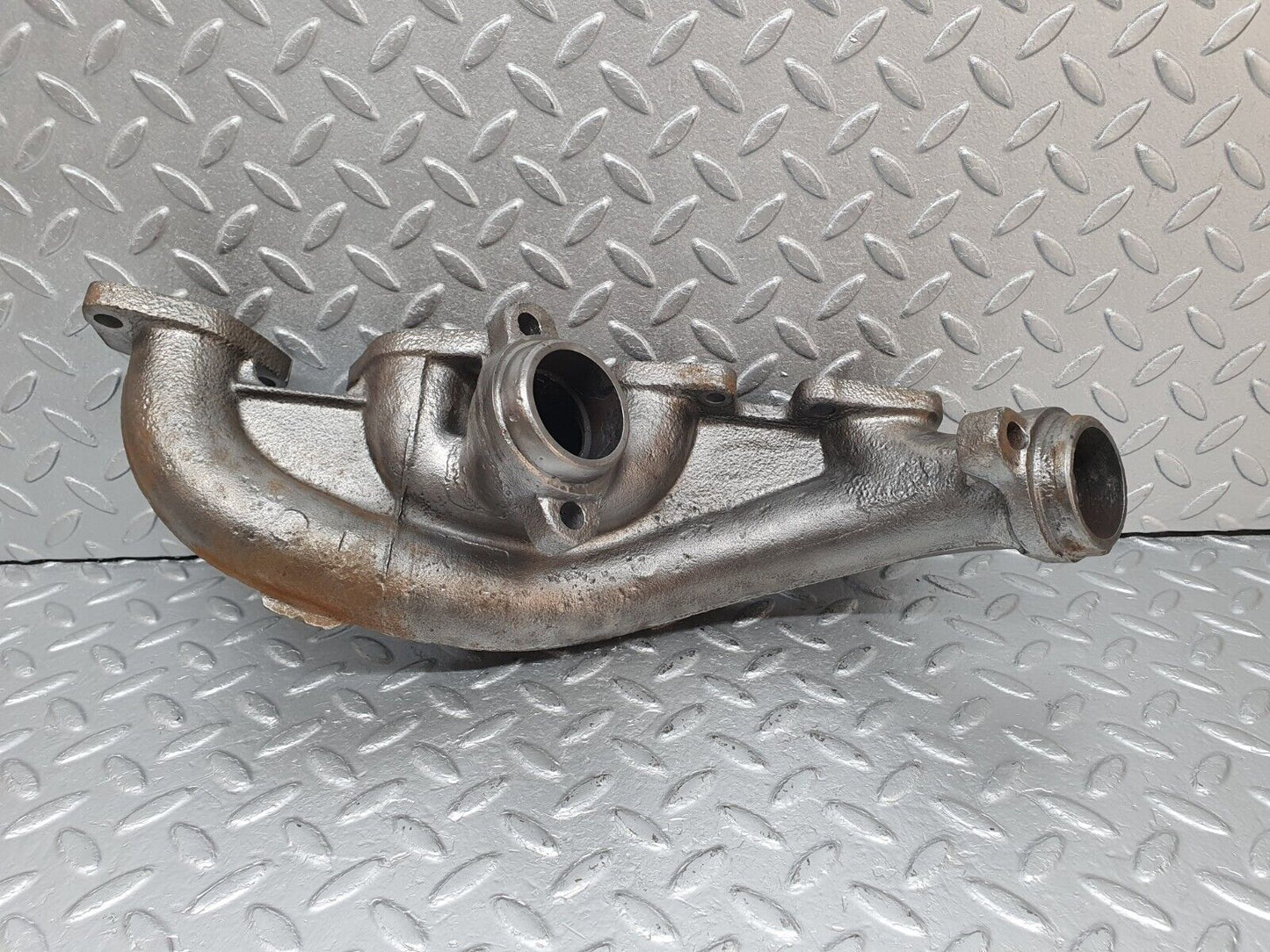 41583 Mercedes-Benz W124 200E Exhaust Manifold 1021423101