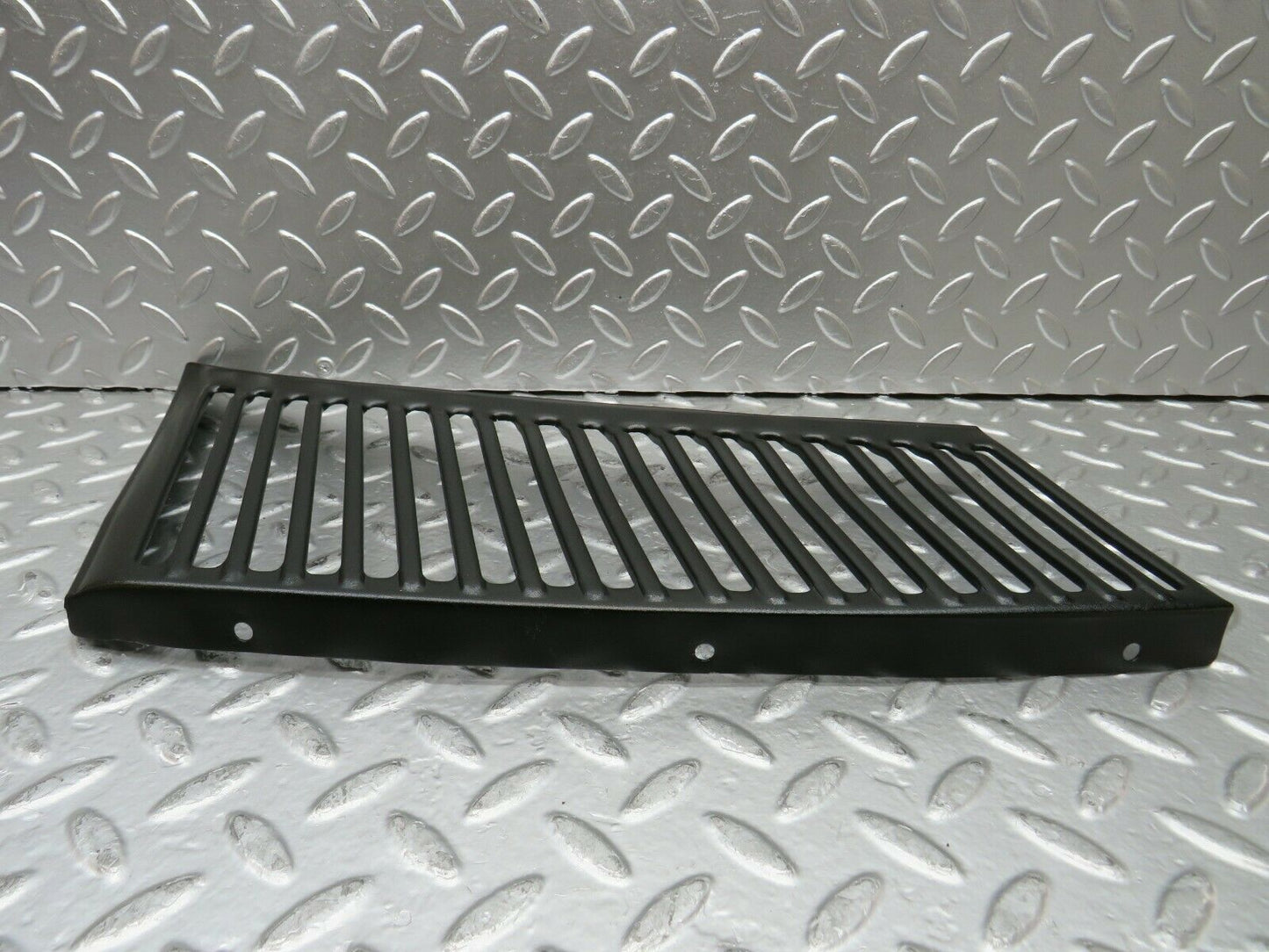 22868 Mercedes-Benz C107 450SLC Coupe Air Intake Grill Right Side