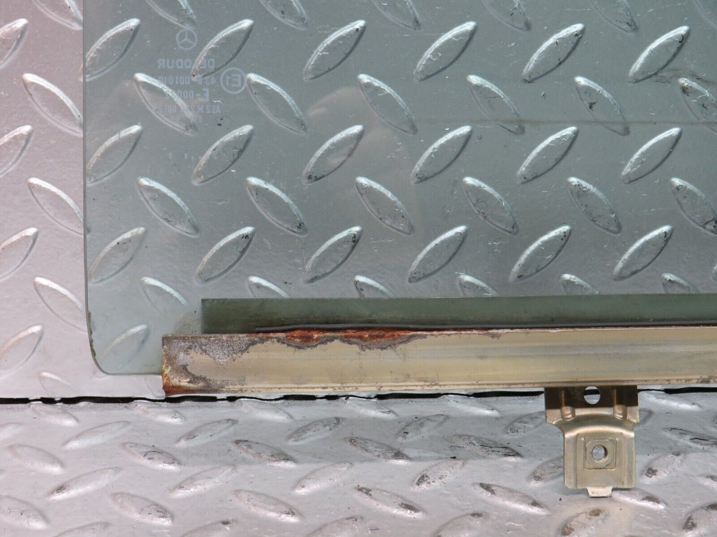 28531 Mercedes-Benz S123 240D Wagon Rear Left Door Window Glass