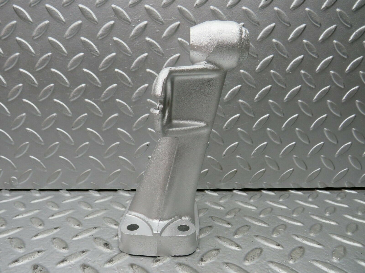 22157 Mercedes-Benz S123 280TE Wagon Engine Mount Bracket Right 1232230304