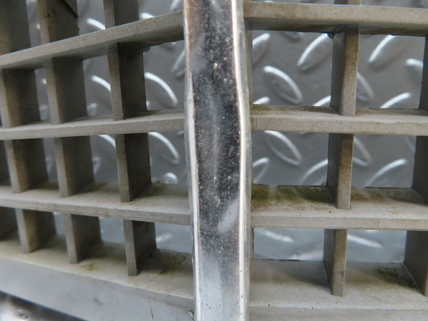 20481 Mercedes-Benz W114 280CE Coupe Bonnet Grill