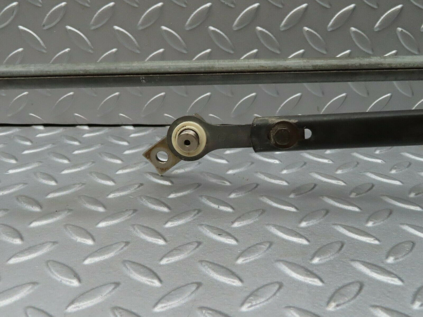 4808 Mercedes-Benz W114 280CE Coupe Windscreen Wiper Linkage