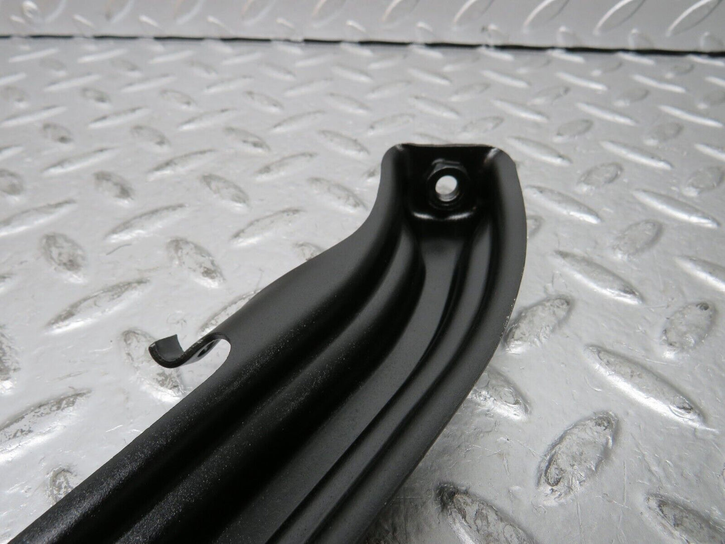 29907 Mercedes-Benz W123 230E Air Intake Manifold Bracket