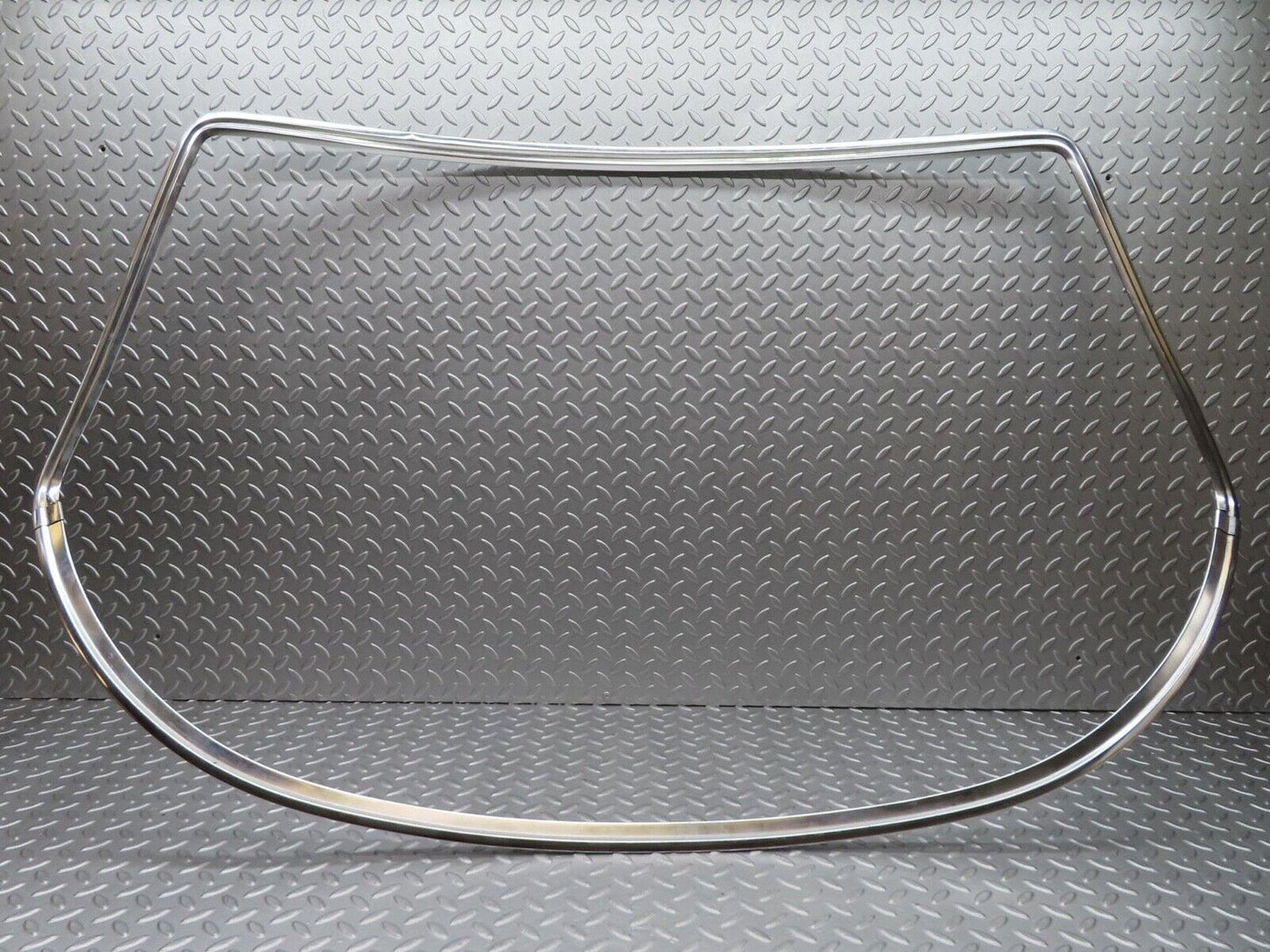14092 Mercedes-Benz C107 280SLC Rear Windscreen Chrome Frame
