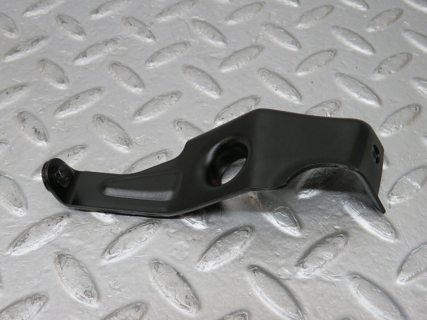 34589 Mercedes-Benz C126 380SEC Coupe Starter Motor Wire Bracket