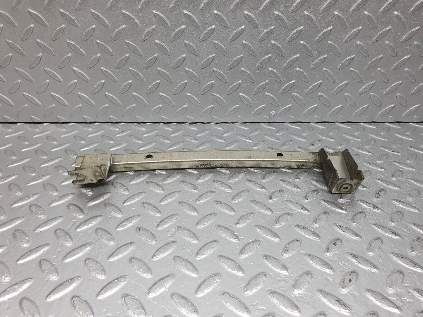 41068 Mercedes-Benz W126 300SE Rear Right Door Window Channel