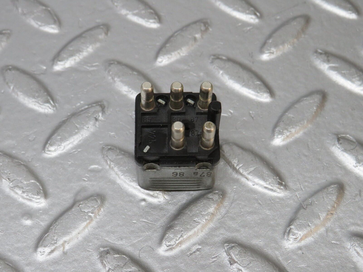 39831 Mercedes-Benz R107 350SL Coupe Multi Purpose Relay 0015422219 0332205001