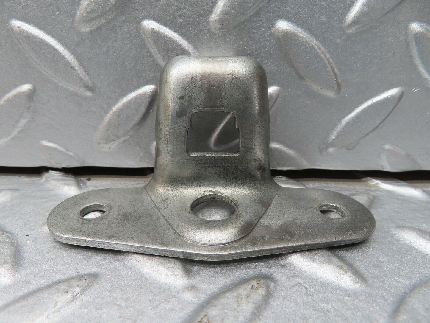 17010 Mercedes-Benz C123 280CE Coupe Trunk Lock Latch 1237580150