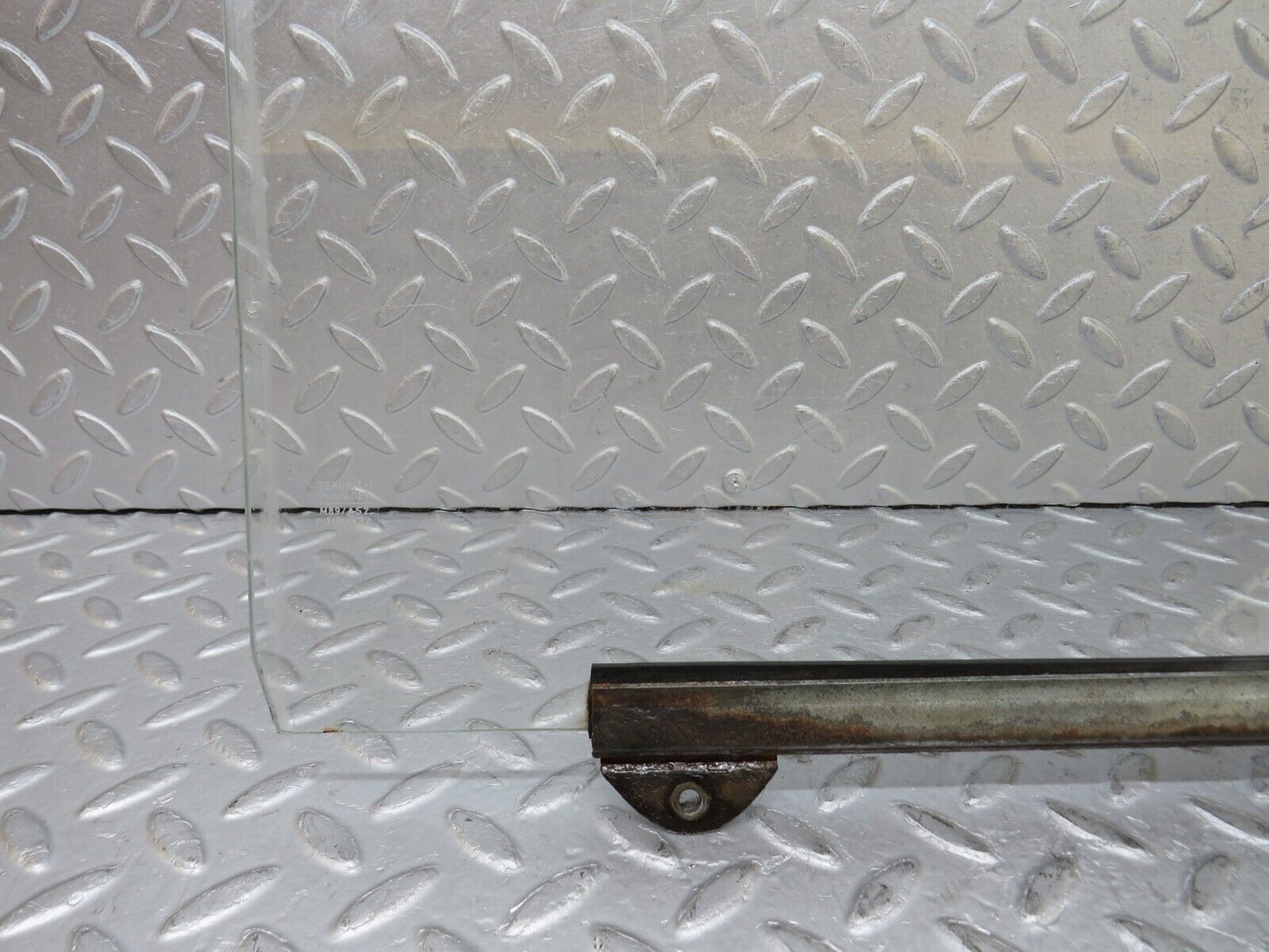 35793 Mercedes-Benz W108 Front Left Door Window Glass