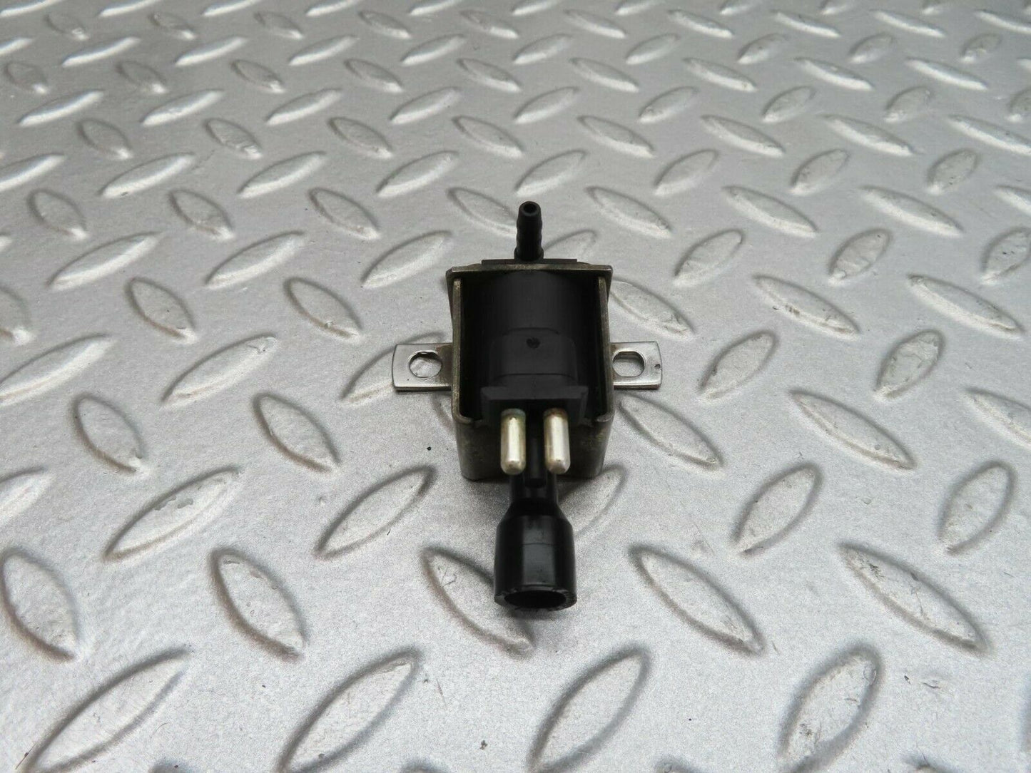 12189 Mercedes-Benz R129 300SL Coupe Vacuum Control Valve Pierburg 0015407097