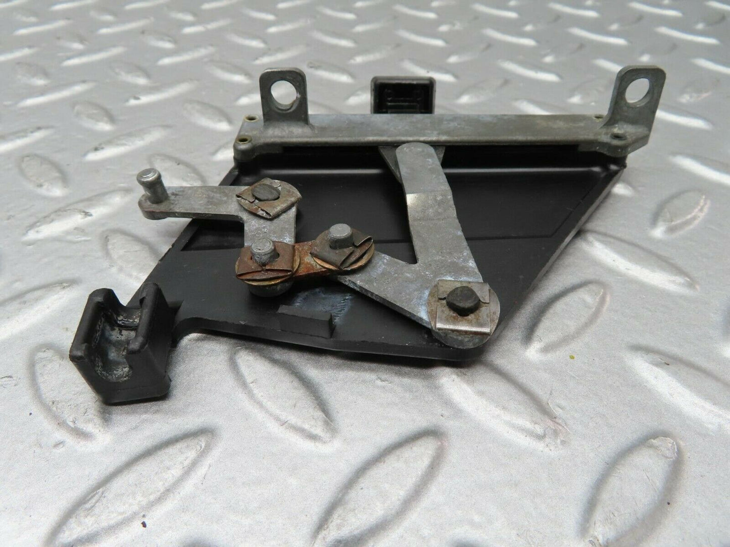15607 Mercedes-Benz R107 450SL Air Vent Control Lever Right 1078300485