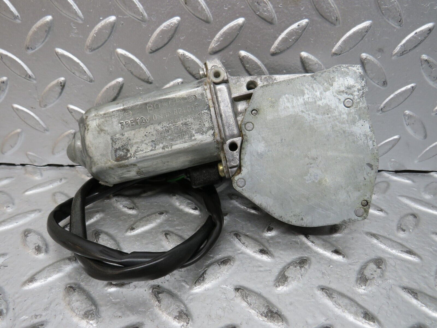 28736 Mercedes-Benz W123 230E Rear Left Window Regulator Motor 0130821017