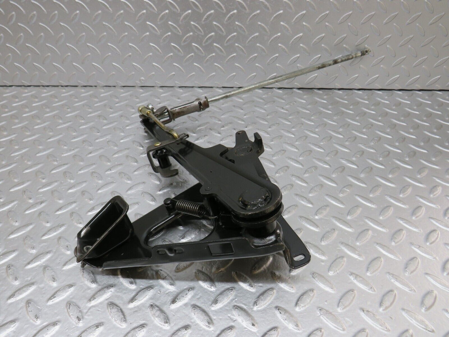 34500 Mercedes-Benz C126 380SEC Coupe Handbrake Regulator