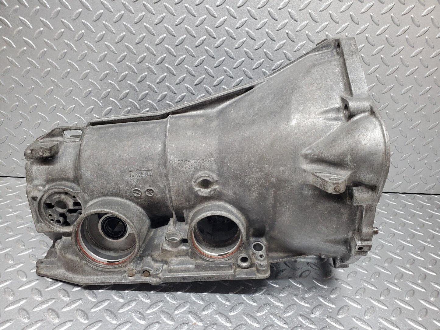 44558 Mercedes-Benz W123 280E Automatic Gearbox Housing 722.309 1262712201