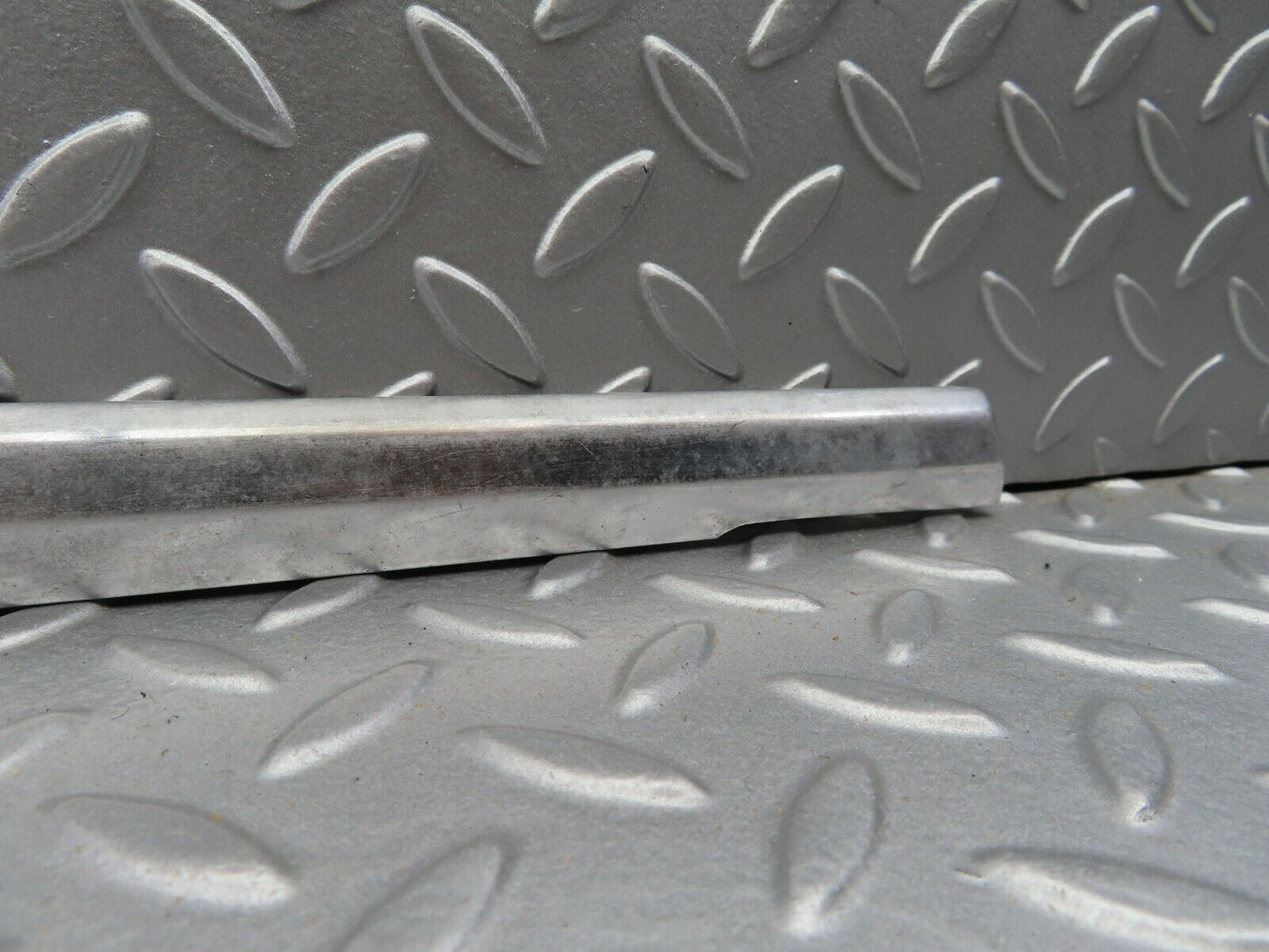 6206 Mercedes-Benz W126 380SE Rear Left Door Chrome Moulding Trim