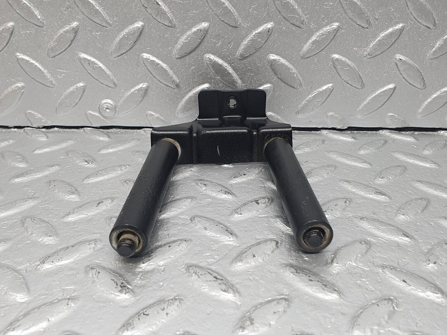 40735 Mercedes-Benz W123 300D Power Steering Hose Pipe Bracket