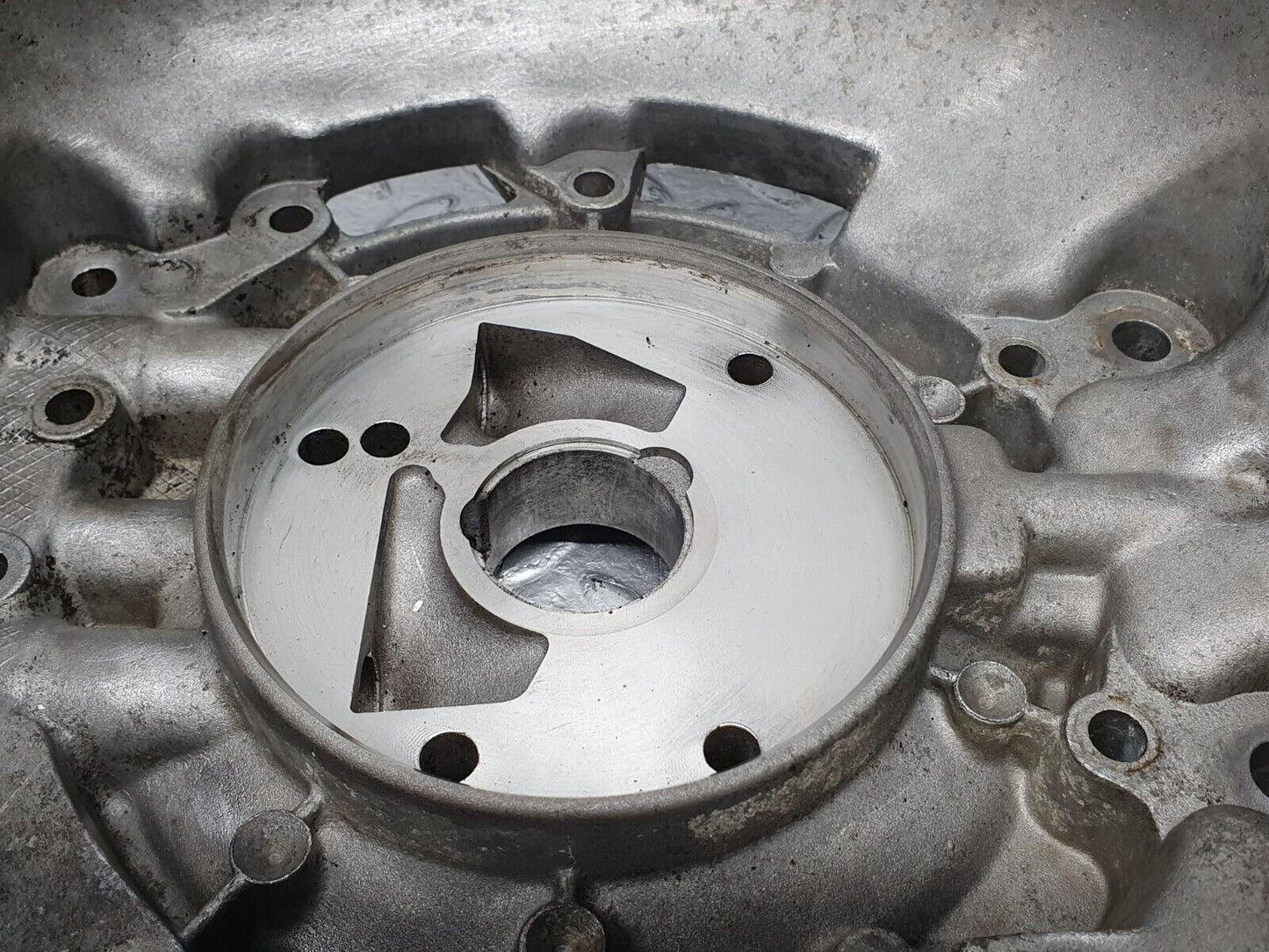 41322 Mercedes-Benz W123 300D Automatic Gearbox Bell Housing 722.118 1152571301