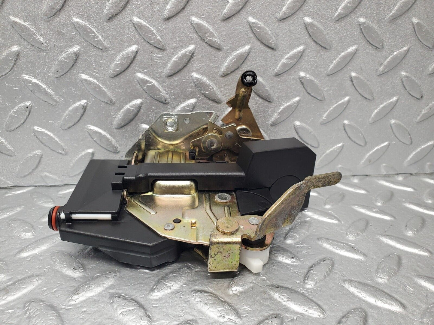 46750 Mercedes-Benz R129 320SL Coupe Left Door Lock Mechanism
