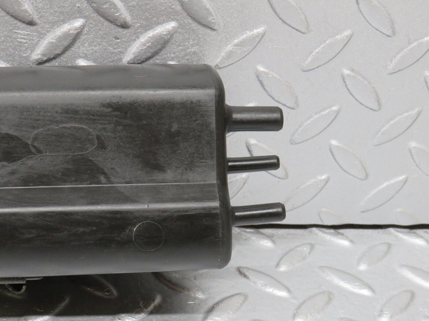 38809 Mercedes-Benz W201 190E 2.6L Fuel Vapor Charcoal Filter 2014700259 4900065902
