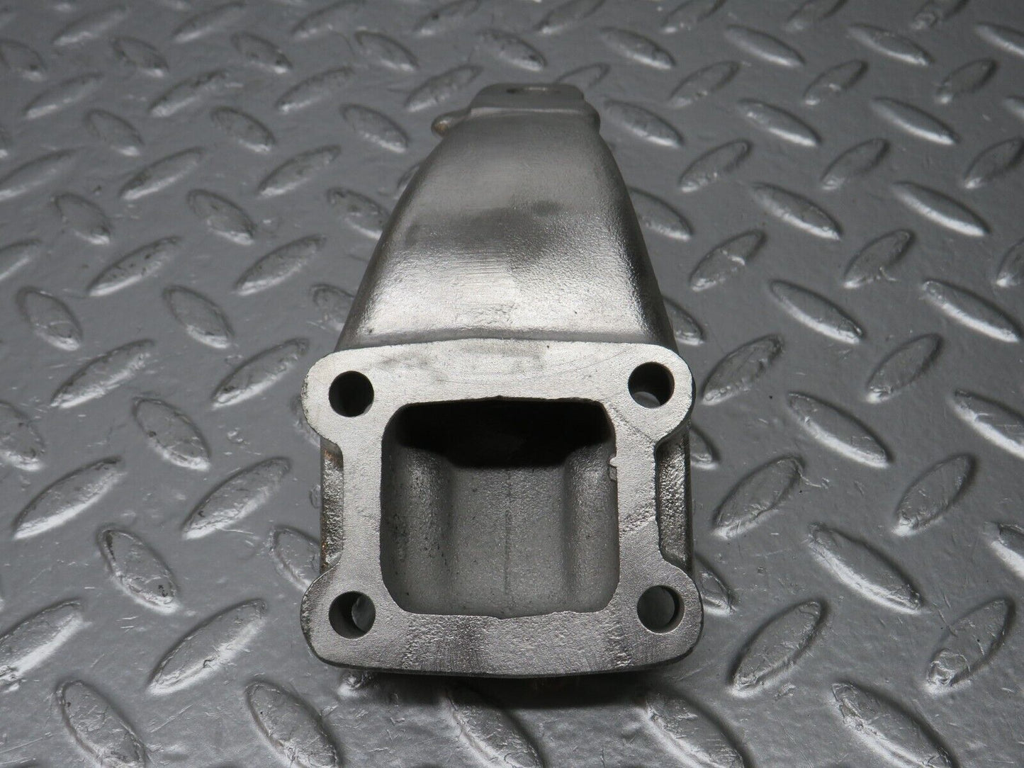 33061 Mercedes-Benz C107 R107 350 V8 Engine Mount Bracket Left 1162232204
