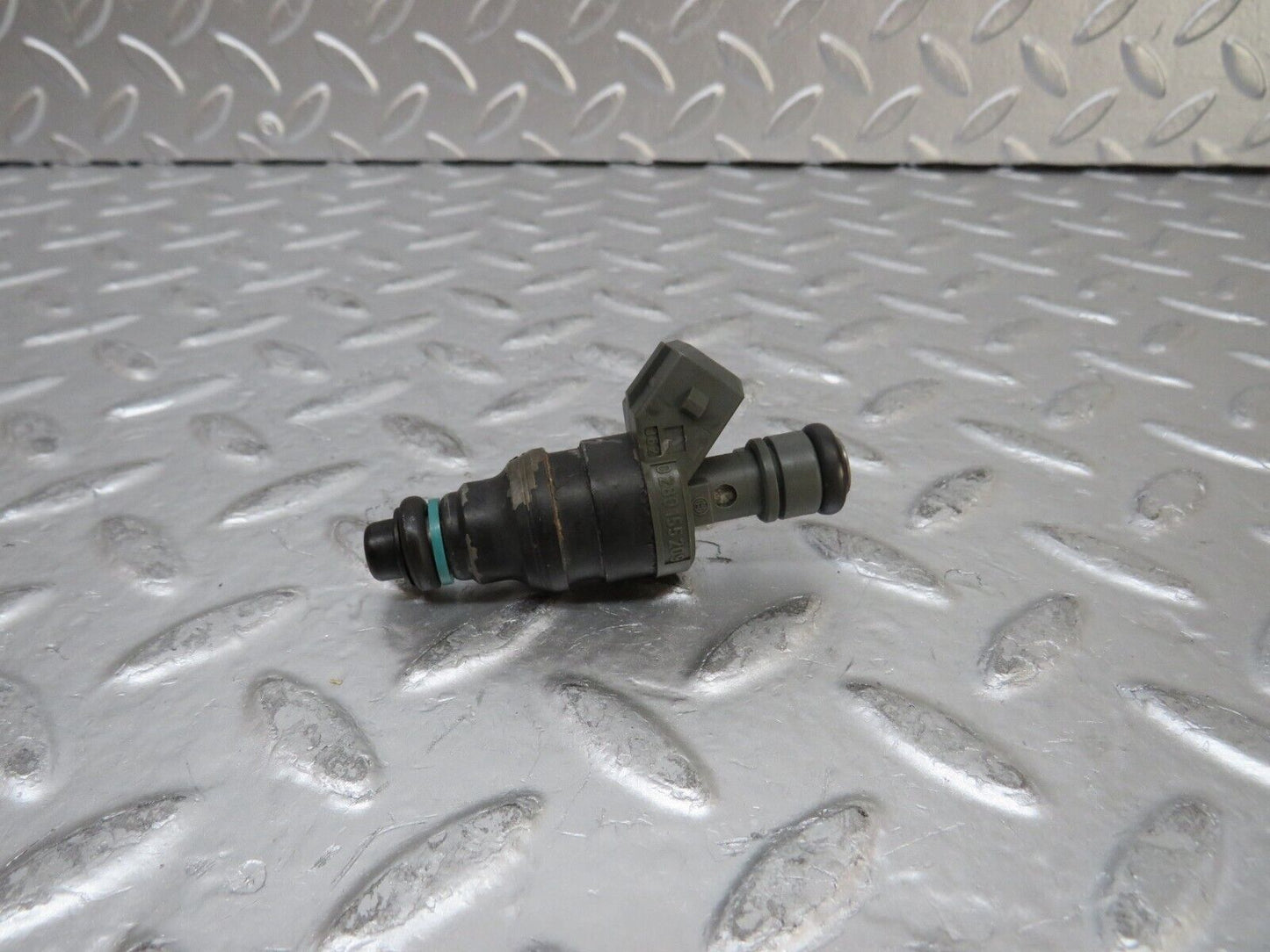 26715 Mercedes-Benz C124 220CE Coupe Fuel Injector Bosch 0000787323 0280155209
