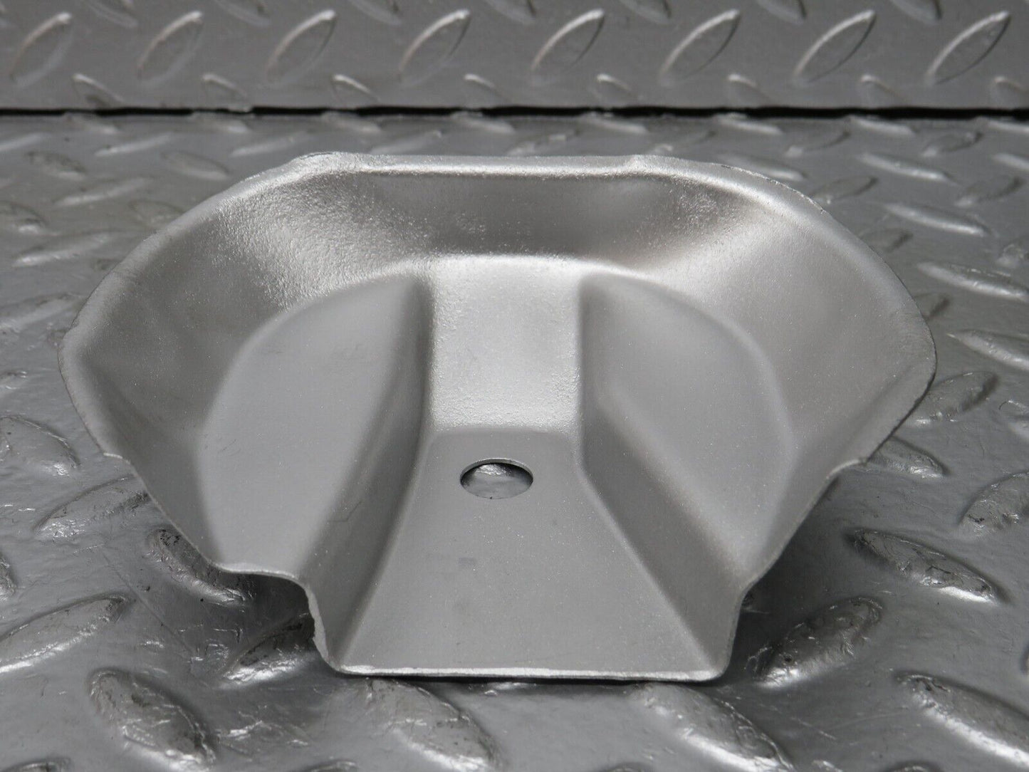 32991 Mercedes-Benz C107 R107 350 V8 Engine Mount Bracket