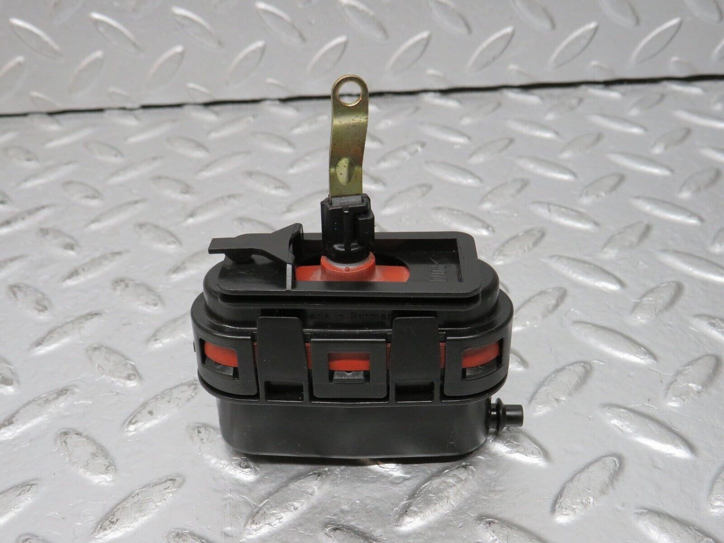 33439 Mercedes-Benz W202 C180 Trunk Lock Vacuum Actuator