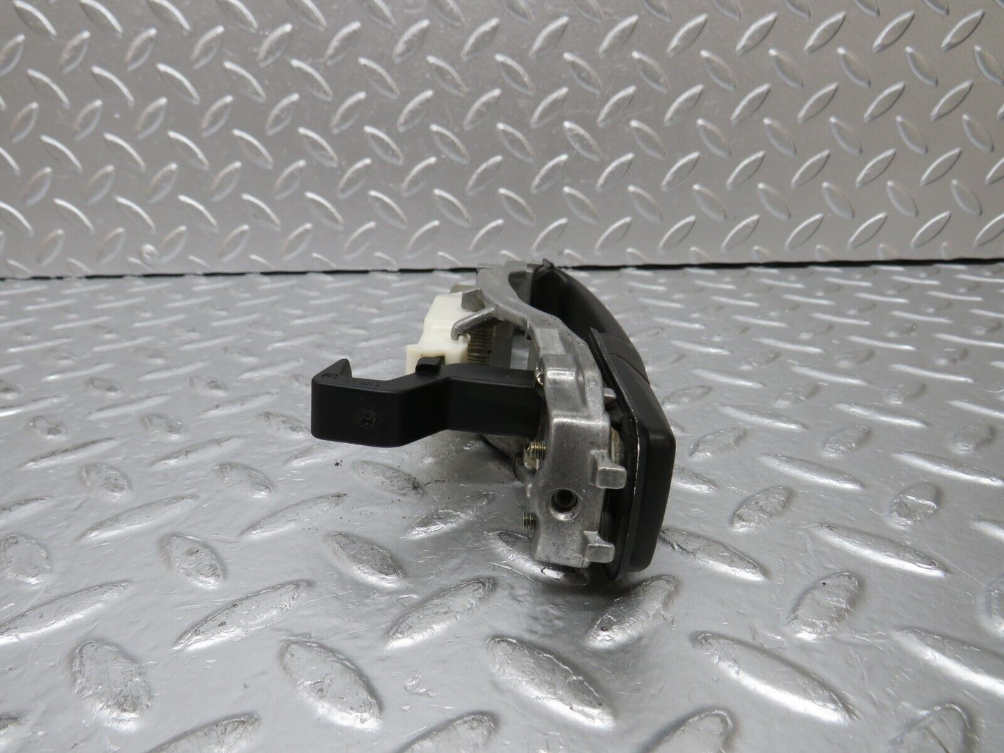 30476 Mercedes-Benz W124 230E Rear Left Exterior Door Handle