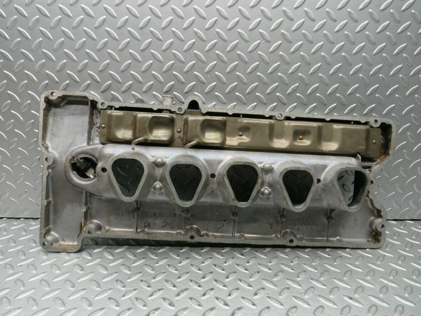 22232 Mercedes-Benz S123 280TE Wagon Cylinder Head Valve Cover 1100160905
