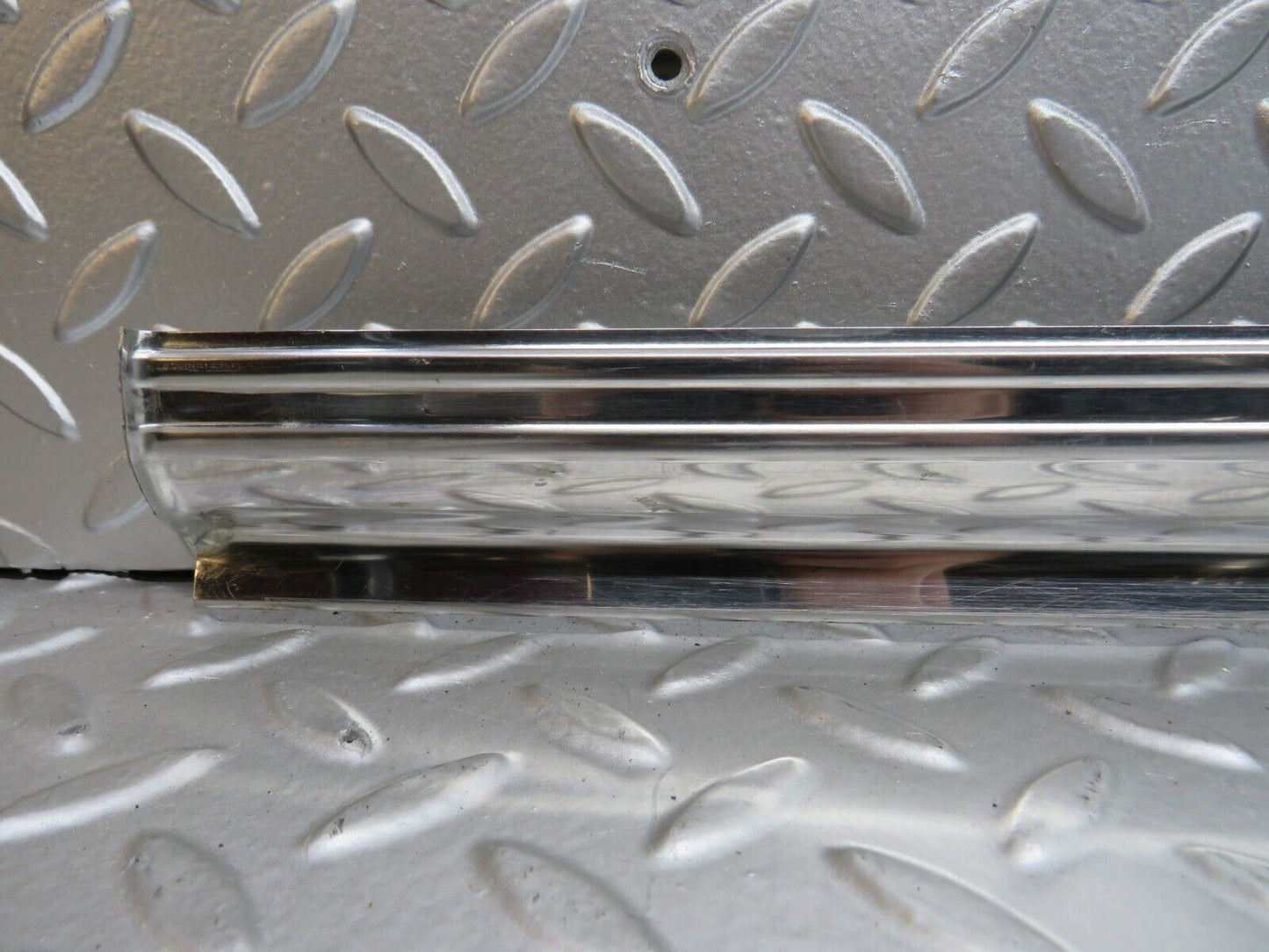 0844 Mercedes-Benz C107 350SLC Coupe Right Door Sill Chrome